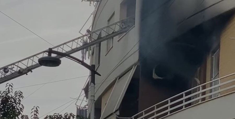 Fier – Shtëpi e përfshirë nga flakët, lëndohet foshnja 2-muajshe