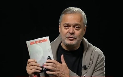 Romani kundër fanatizmit fetar, Ben Blushi komenton librin e tij “Jam Mysliman”. Romani kundër fanatizmit fetar, Ben Blushi komenton librin e tij “Jam Mysliman”.