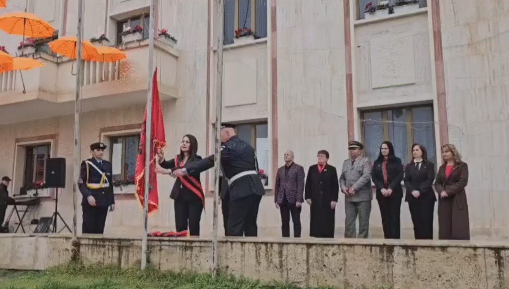 Lushnje feston 28 Nëntorin: Flamuri ngrihet në sheshin e qytetarëve !