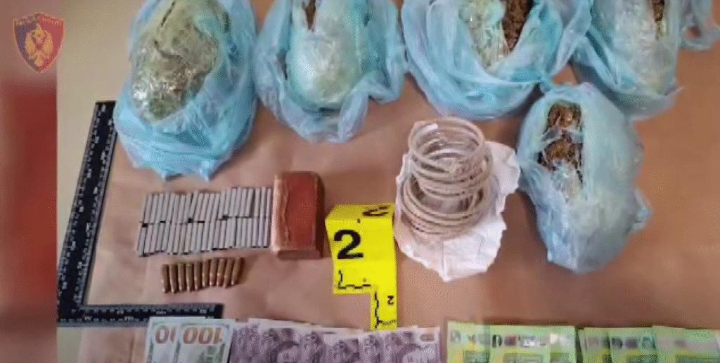 Arrestohet një 29 vjeçar që transportonte drogë eksploziv dhe municion drejt Tropojës me synim trafikimin në Kosovë