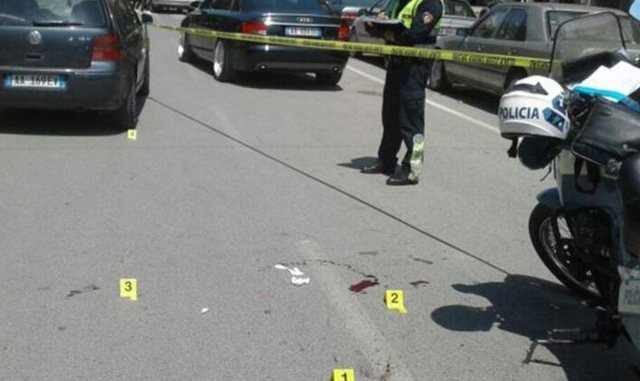 Aksidenton motomjetin e policisë në Plepa Shkozet, arrestohet 33 vjeçari i dehur; procedohen edhe dy shtetas të tjerë Aksidenton motomjetin e policisë në Plepa Shkozet, arrestohet 33 vjeçari i dehur; procedohen edhe dy shtetas të tjerë