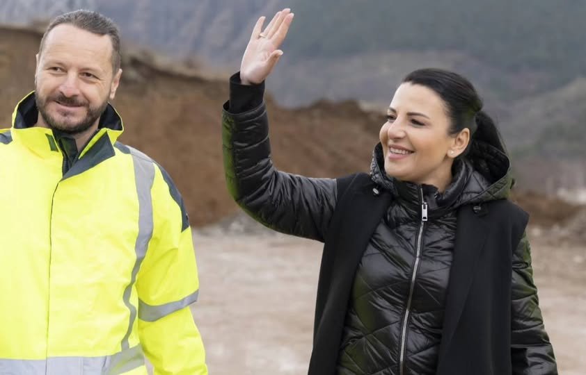 “Të plasi trapi! Shijo fundjavën” – Përgjime të tjera mes Belinda Ballukut dhe Evis Berberit: “Bëhu gati për Unazën!”