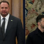 Shefi i stafit të Zelensky jep dorëheqjen pas kontrollit anticorruptiv në banesë një goditje e rëndë për udhëheqjen ukrainase