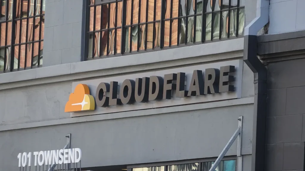 Cloudflare bie, mijëra website down përfshirë portale shqiptare, TV Apollon nuk u prek Cloudflare bie, mijëra website down përfshirë portale shqiptare, TV Apollon nuk u prek
