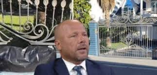 Tritoli që tronditi Kamzën, momenti kur autori i vendosi “pakon” Xhelal Mziut Tritoli që tronditi Kamzën, momenti kur autori i vendosi “pakon” Xhelal Mziut