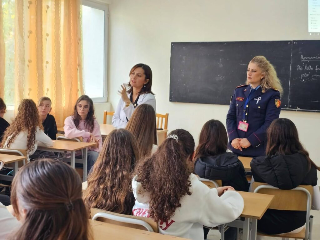 Sensibilizimi për sigurinë e të rinjve në shkollat e Fierit Sensibilizimi për sigurinë e të rinjve në shkollat e Fierit