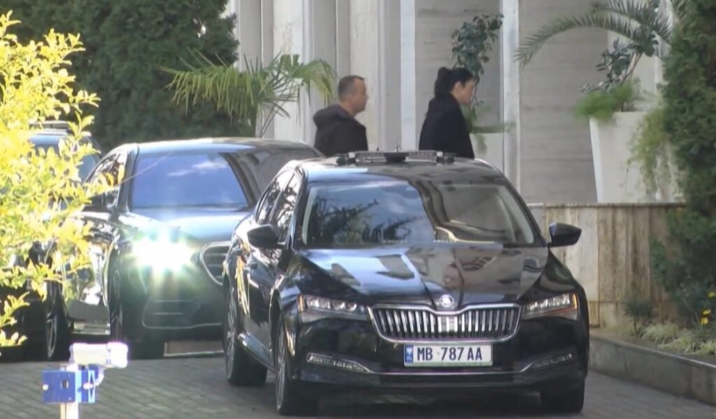 Peng në Kryeministri/ Ç’po negocion Belinda Balluku me Edi Ramën