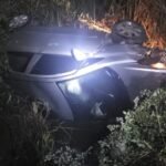 Aksident në autostradën Tiranë-Durrës kamioni përplas makinën dhe vetura përmbyset dy persona plagosen