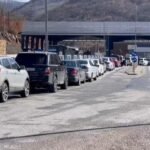 Radhë e gjatë në Kapshticë shumë shqiptarë nisen drejt Greqisë për fundjavën e Pavarësisë