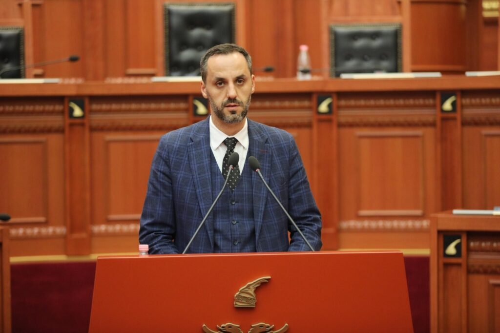 Lamallari në Fier me drejtuesit e burgjeve: Forconi sigurinë dhe zbatoni ligjin me përpikmëri Lamallari në Fier me drejtuesit e burgjeve: Forconi sigurinë dhe zbatoni ligjin me përpikmëri