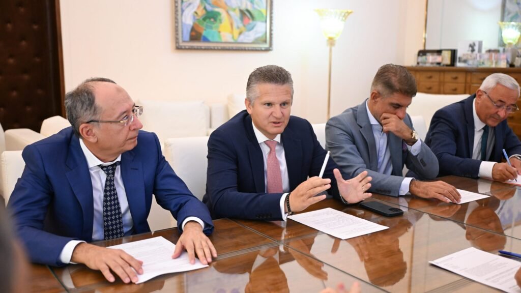 Shoqata e Bankave kundërshton kufirin prej pesëqind mijë lekësh për pagesat me para në dorë të individëve, Brumbulli: Masa nuk ndihmon luftën kundër informalitetit