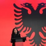 Presidentja Osmani uron shqiptarët për Ditën e Flamurit: Kosova dhe Shqipëria sot ecin krah për krah