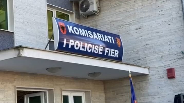 Arrestohet 41 vjeçari në Fier për shpërndarje të lëndëve narkotike, sekuestrohen 30 doza Cannabis Sativa