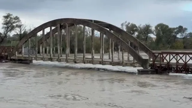 Përmirësohet situata e përmbytjeve, bie niveli i prurjeve nga lumenjtë Vjosë dhe Seman