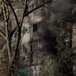 Zjarr në një apartament në Shkodër dy të moshuar shpëtojnë pa lëndime