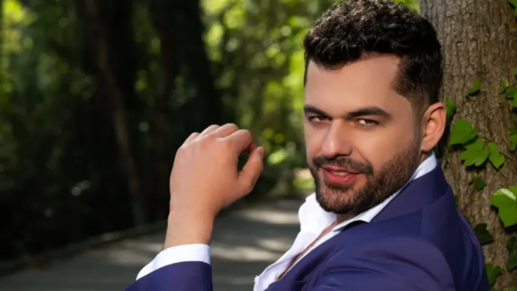 Shpat Kasapi ndahet nga jeta në moshën 40 vjeçare, këngëtari i njohur ndërroi jetë pas një ataku në zemër