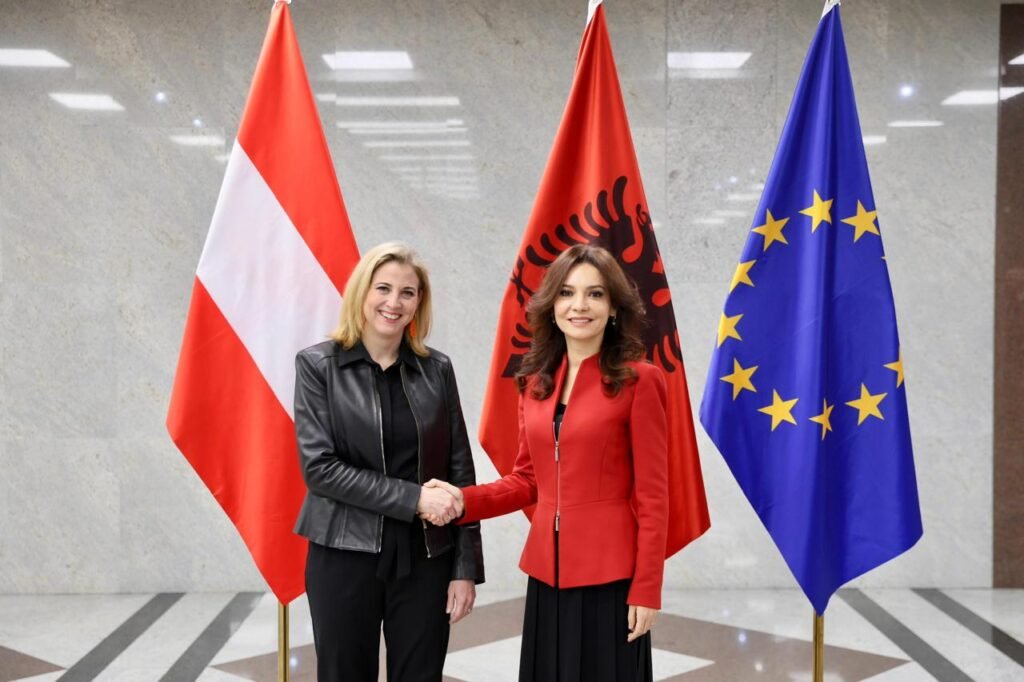 Spiropali pret në Tiranë ministren e Jashtme të Austrisë: Mbështetja e Vjenës për integrimin europian ka bërë gjithmonë diferencën në rajonin tonë