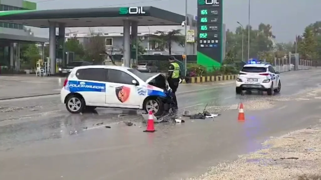 Aksident në aksin Fier-Patos me mjet policie dhe automjet civil