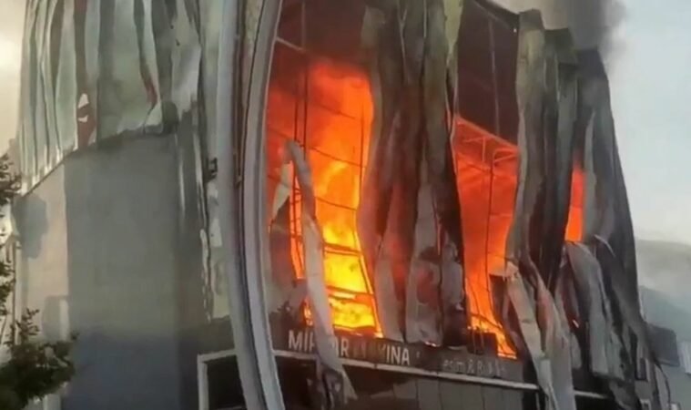 Zjarr tragjik në një depo parfumesh në Turqi