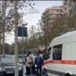 Policia: 82 vjeçarja që humbi jetën në bulevardin e Vlorës dyshohet se u rrëzua nga era e fortë