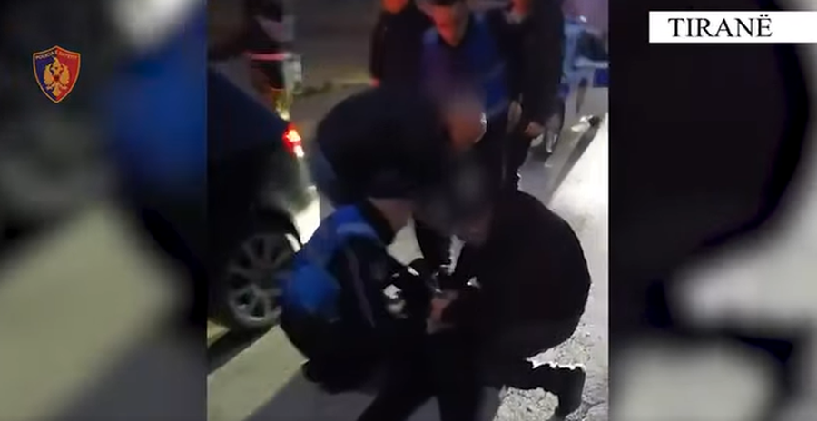 Operacioni “Akuza”: i dyshuari për plagosjen e Jatës u arrestua në bulevardin “Nënë Tereza” Operacioni “Akuza”: i dyshuari për plagosjen e Jatës u arrestua në bulevardin “Nënë Tereza”