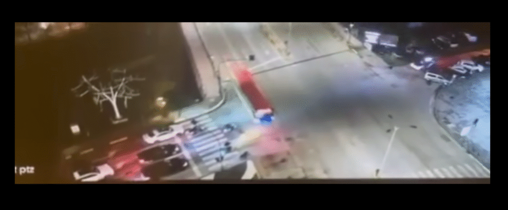 PAMJE TË RËNDA/ Momenti kur autobusi i “Green Line” merr përpara vajzën që lëvizte me biçikletë