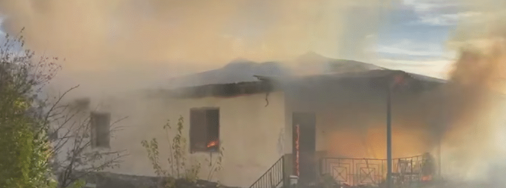 Zjarr në një banesë në fshatin Kukur të Gramshit