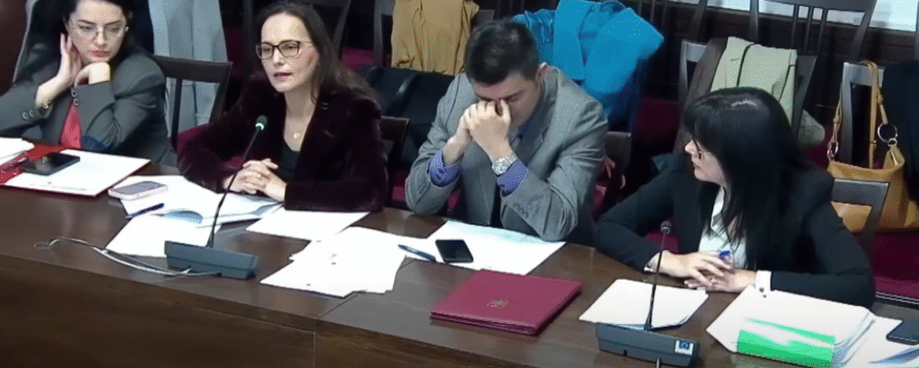 Ministria e Financave nuk publikon listën e kompanive që përfitojnë faljen e 2 miliardë euro detyrime, ekspertët paralajmërojnë mungesë transparence Ministria e Financave nuk publikon listën e kompanive që përfitojnë faljen e 2 miliardë euro detyrime, ekspertët paralajmërojnë mungesë transparence