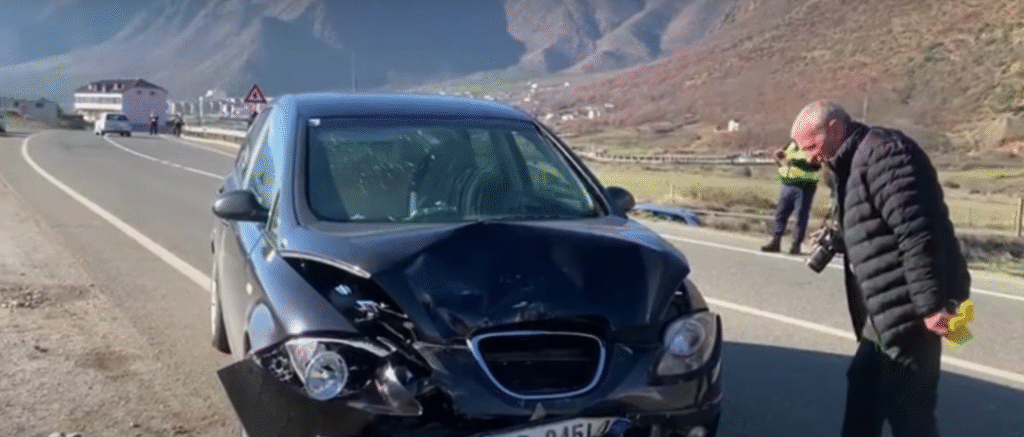 Përplasje e fortë në Bulqizë, dy persona plagosen dhe dërgohen në spital Përplasje e fortë në Bulqizë, dy persona plagosen dhe dërgohen në spital