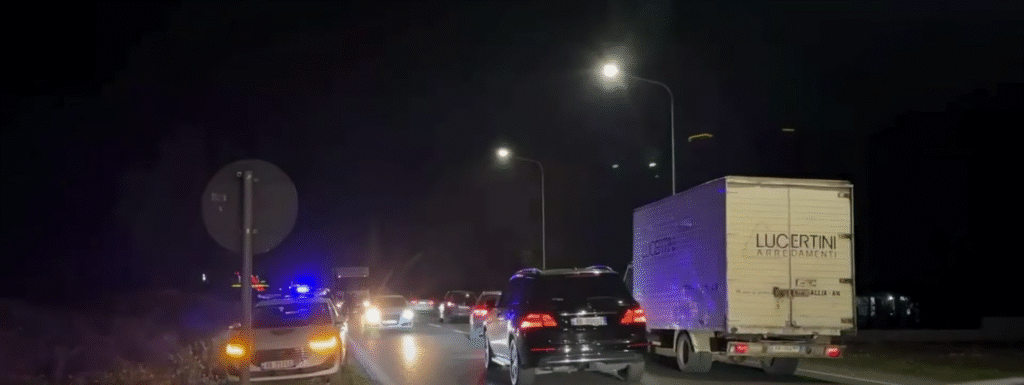 Aksident në aksin Lezhë–Milot plagoset 74-vjeçarja, shoqërohet drejtuesi i kamionçinës
