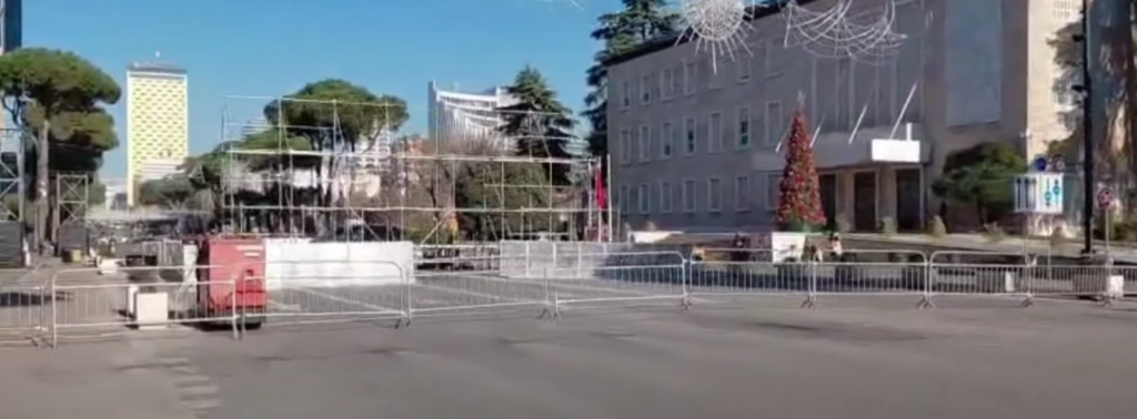 Protesta e opozitës para Kryeministrisë, Policia e Tiranës publikon planin e masave dhe bllokimet rrugore