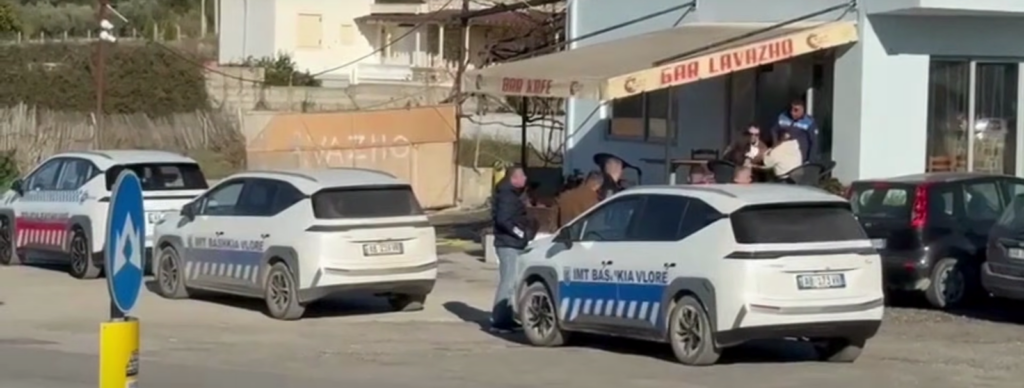 Vlorë, dhunohen punonjësit e INUV dhe Policia gjatë aksionit për hapësirat publike, dy efektivë përfundojnë në spital