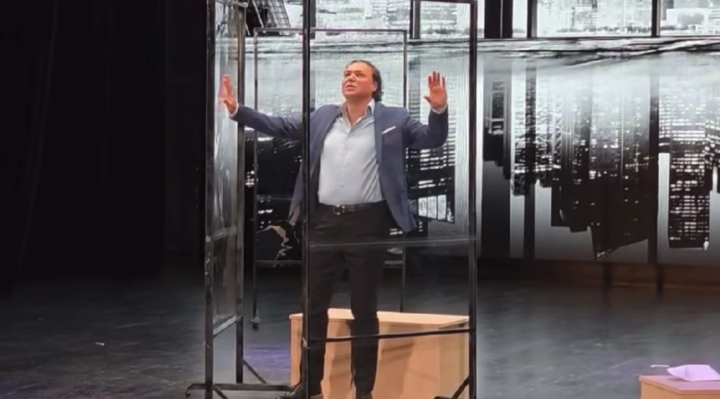 Premierë absolute në teatrin “Bylis”, duartrokitje për shfaqjen “Metoda Grönholm”