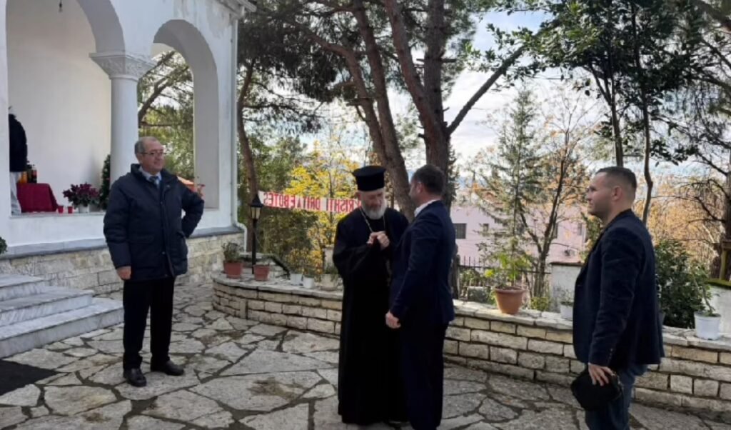 Kryebashkiaku i Kuçovës, Kreshnik Hajdari, vizitë në vendet e kultit për Krishtlindje