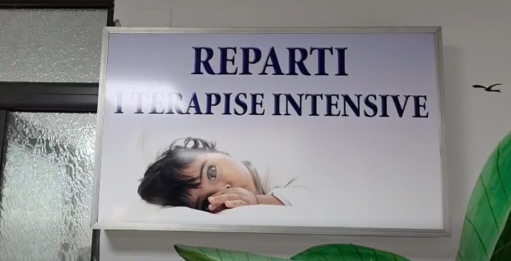 Dhurata për fëmijët e shtruar në Pediatrinë e Fierit në prag të Vitit të Ri