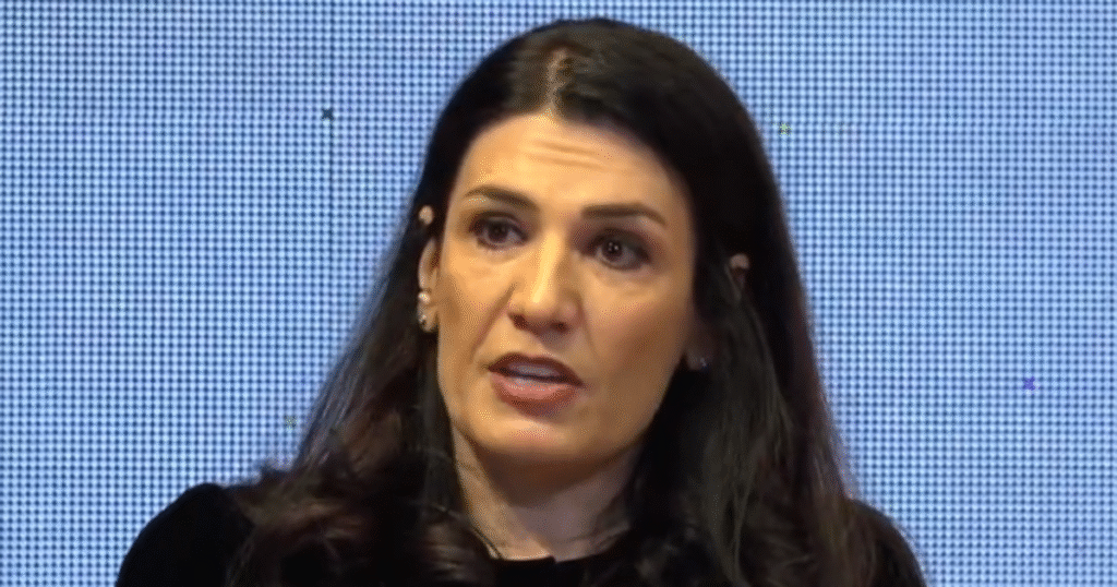 Gjykata lë në fuqi arrestin shtëpiak për drejtoreshën e AKSHI-t, Mirlinda Karçanaj; masa konfirmohet edhe për pesë të tjerë Gjykata lë në fuqi arrestin shtëpiak për drejtoreshën e AKSHI-t, Mirlinda Karçanaj; masa konfirmohet edhe për pesë të tjerë