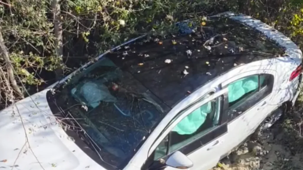 Makinë del nga rruga dhe bie në kanal në Çukas, dy bashkëshortë në gjendje të rëndë Makinë del nga rruga dhe bie në kanal në Çukas, dy bashkëshortë në gjendje të rëndë