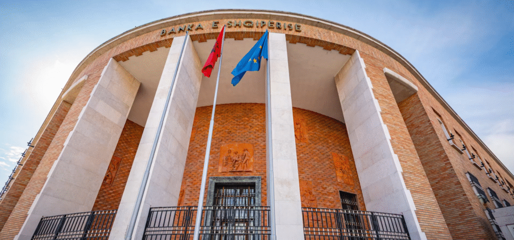 Qeveria krijon “Bankën Shqiptare të Zhvillimit” pa licencë nga Banka e Shqipërisë; FMN shpreh shqetësim për rreziqet në sektorin financiar Qeveria krijon “Bankën Shqiptare të Zhvillimit” pa licencë nga Banka e Shqipërisë; FMN shpreh shqetësim për rreziqet në sektorin financiar