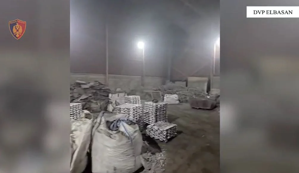 “Helmi” në Elbasan 16 të arrestuar për djegie të paligjshme mbetjesh, mes tyre dhe zyrtar i bashkisë shpallen në kërkim aksionerët “Helmi” në Elbasan 16 të arrestuar për djegie të paligjshme mbetjesh, mes tyre dhe zyrtar i bashkisë shpallen në kërkim aksionerët