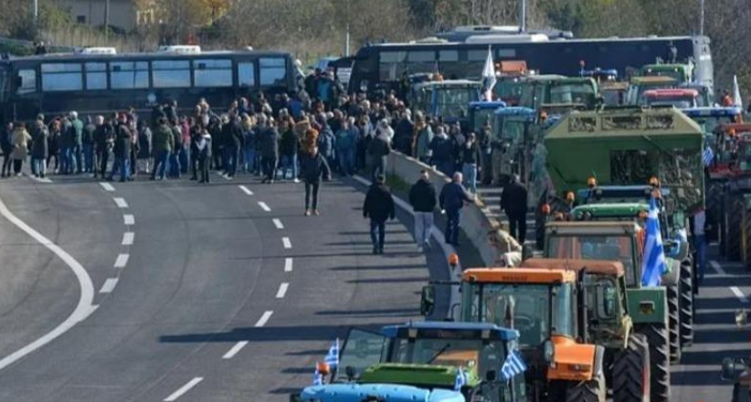 Fermerët grekë vijojnë protestat, bllokohet për tre orë qarkullimi i kamionëve në Kakavijë