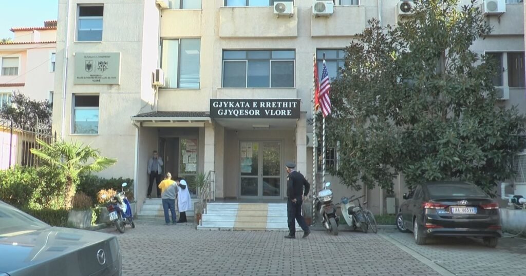 Prokuroria e Vlorës konfiskon pasuri mbi 2 milionë euro, apartamente, toka dhe automjet luksoz