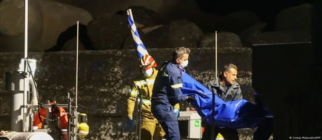 Tragjedi në brigjet e Kretës, gjenden 18 emigrantë të pajetë në një varkë të dëmtuar