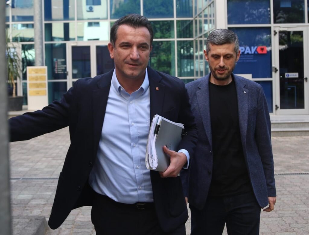 Erion Veliaj lihet përkohësisht nga paraburgimi për t’u paraqitur në seancën paraprake në GJKKO