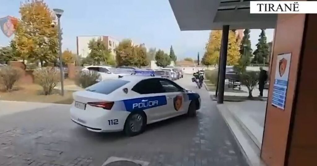 Tiranë, zbardhet grabitja e 100 mijë lekëve te “Kthesa e Kamzës”: arrestohet njëri nga autorët Tiranë, zbardhet grabitja e 100 mijë lekëve te “Kthesa e Kamzës”: arrestohet njëri nga autorët