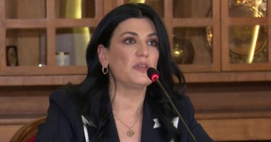 Mirlinda Karçanaj delegon kompetencat si drejtoreshë e AKSHI pas masës “arrest në shtëpi”