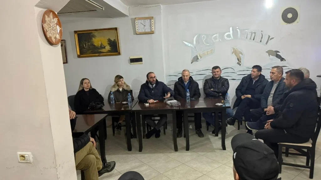 Bardhi thirrje për pjesëmarrje në protestën e 22 dhjetorit gjatë takimit me banorët e Njësisë 1 në Tiranë