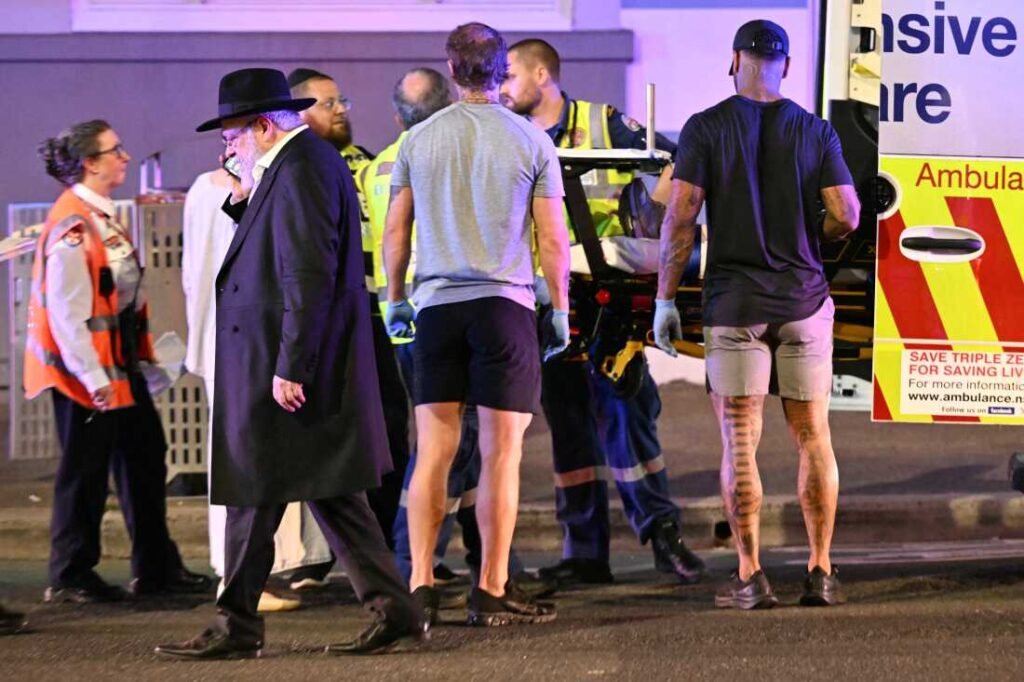 Tragjedi në Sydney: 15 viktima në sulmin terrorist kundër komunitetit hebre, qeveria paralajmëron ligje më të forta për armët Tragjedi në Sydney: 15 viktima në sulmin terrorist kundër komunitetit hebre, qeveria paralajmëron ligje më të forta për armët