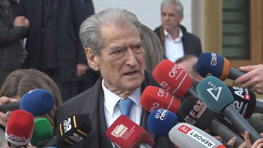 Berisha: Rama zgjodhi “të mbante Lindën dhe të lëshonte Belindën”, akuza të ashpra për Agasin Berisha: Rama zgjodhi “të mbante Lindën dhe të lëshonte Belindën”, akuza të ashpra për Agasin