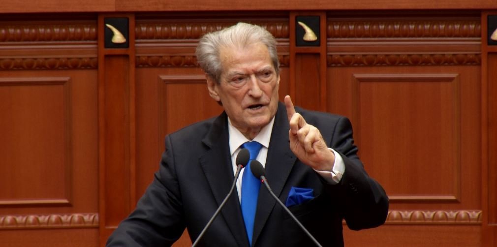 “Po prishin prova natë e ditë”/ Berisha në Kuvend: Për të parë se kush është “bordello e vërtetë”…