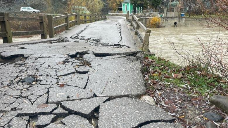 Ura e fshatit Qafzë bëhet e pakalueshme, 13 fshatra të Kolonjës mbeten të izoluar